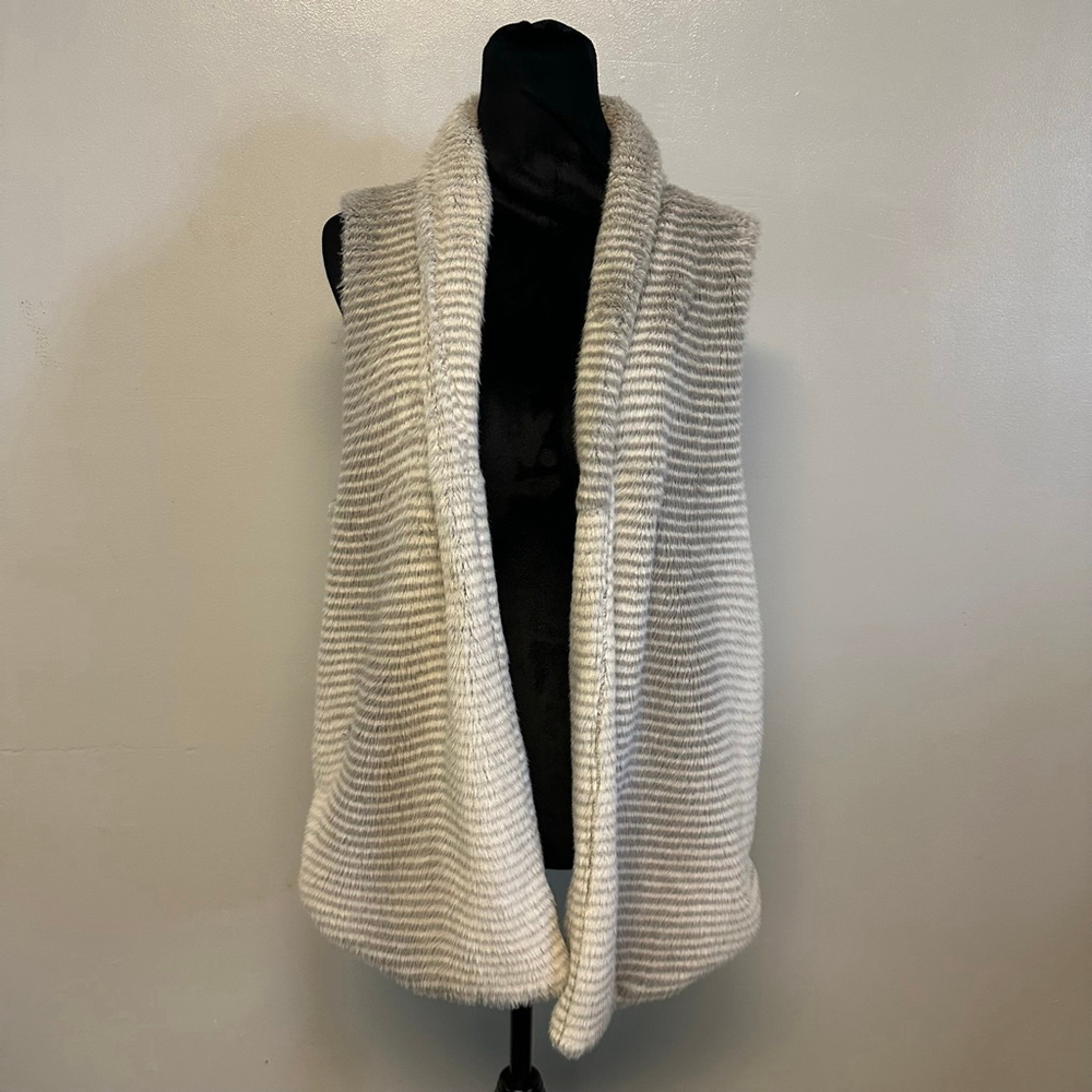 MULTIPLES Grey & White Striped Faux Fur Vest women’s Medium sleeveless